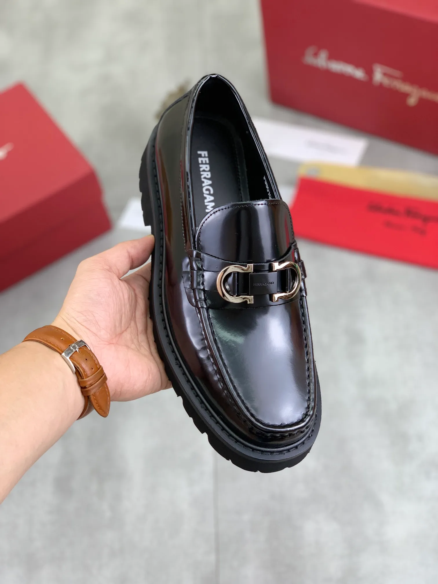 Men's Men's Shoes 💰P460💰[New Style] Water-dyed Niuli 🆘[Salvatore Ferragamo] Ferragamo's latest casual business leather shoes for men! Available at counters simultaneously! The fabric is made of specially imported original calfskin, the lining is made of imported water-dyed cowhide, and the original lightweight foam outsole is absolutely luxurious and leads the fashion trend. Matching code: 38-45; 4️⃣ colors available